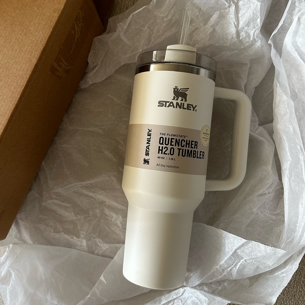 📍NWT📍Stanley Hearth & Hand Magnolia Sour Cream 40oz Tumbler with Target